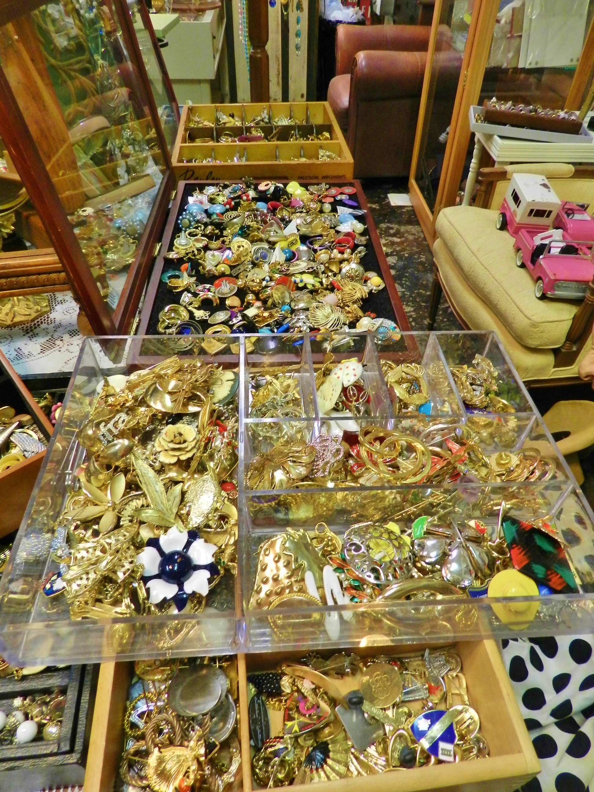 Stuff For Sale Vintage Clip On Earrings Antiques Fort Worth JunkerVal